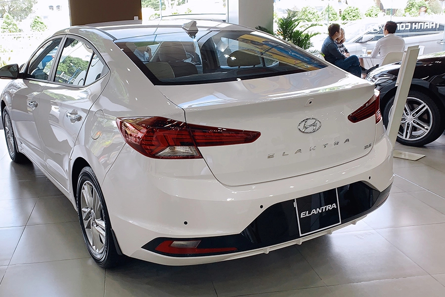 Hyundai Elantra 2.0 AT 2019 - Hình 11